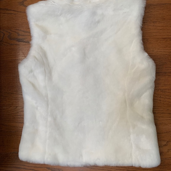 Express - Women’s Faux Fur Hooded Vest - Picture 5 of 5